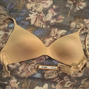 SKIMS WIRELESS FORM T-SHIRT DEMI BRA